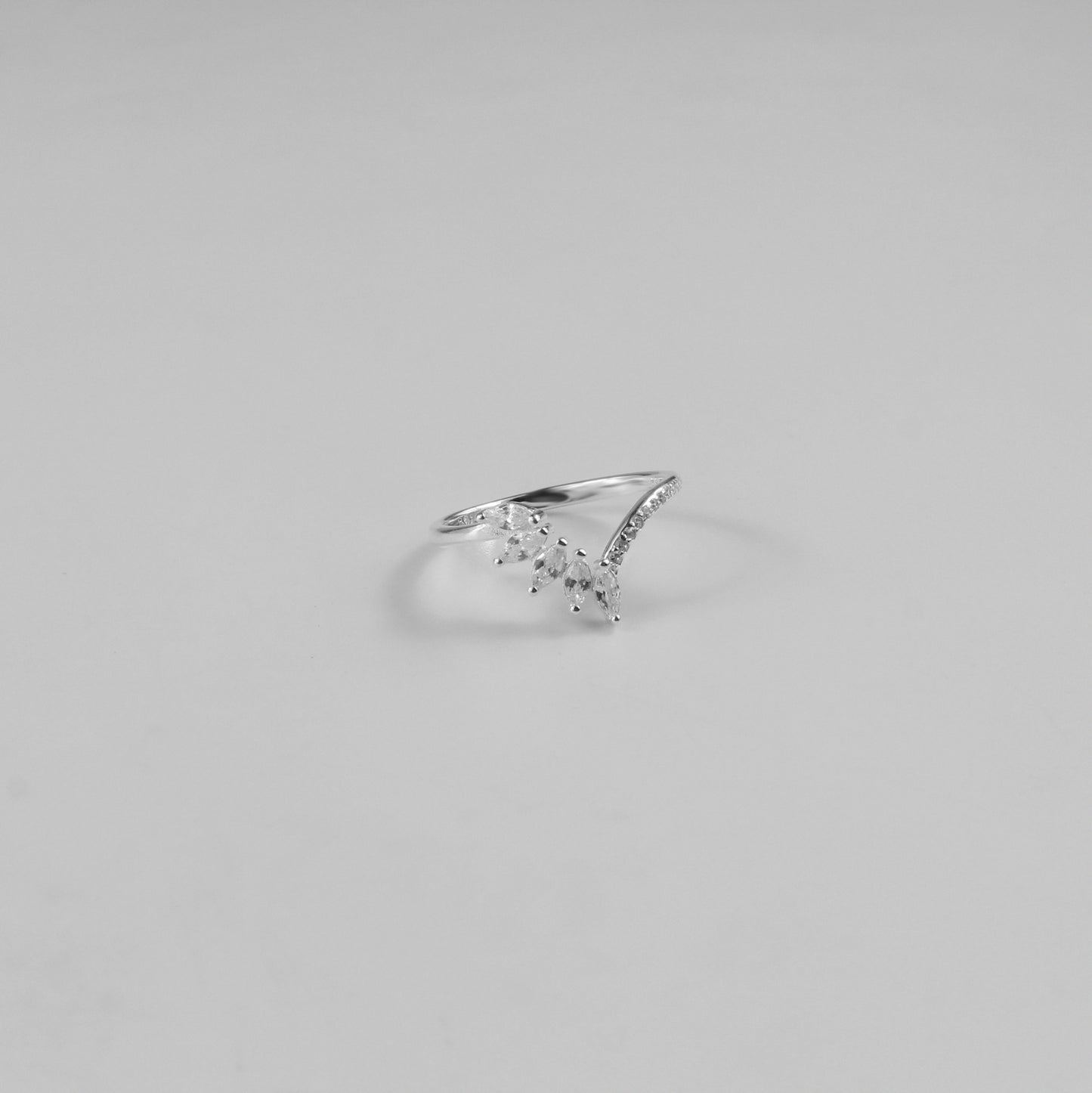 Magnolia Vine Ring