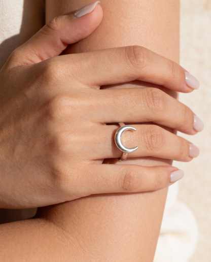 Moon Horizon Ring
