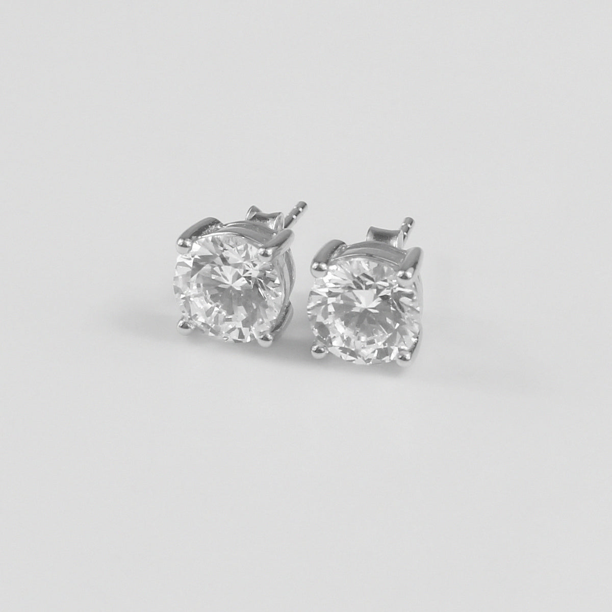 Round Brilliant Ear Studs