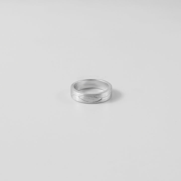 Twistline Round Ring