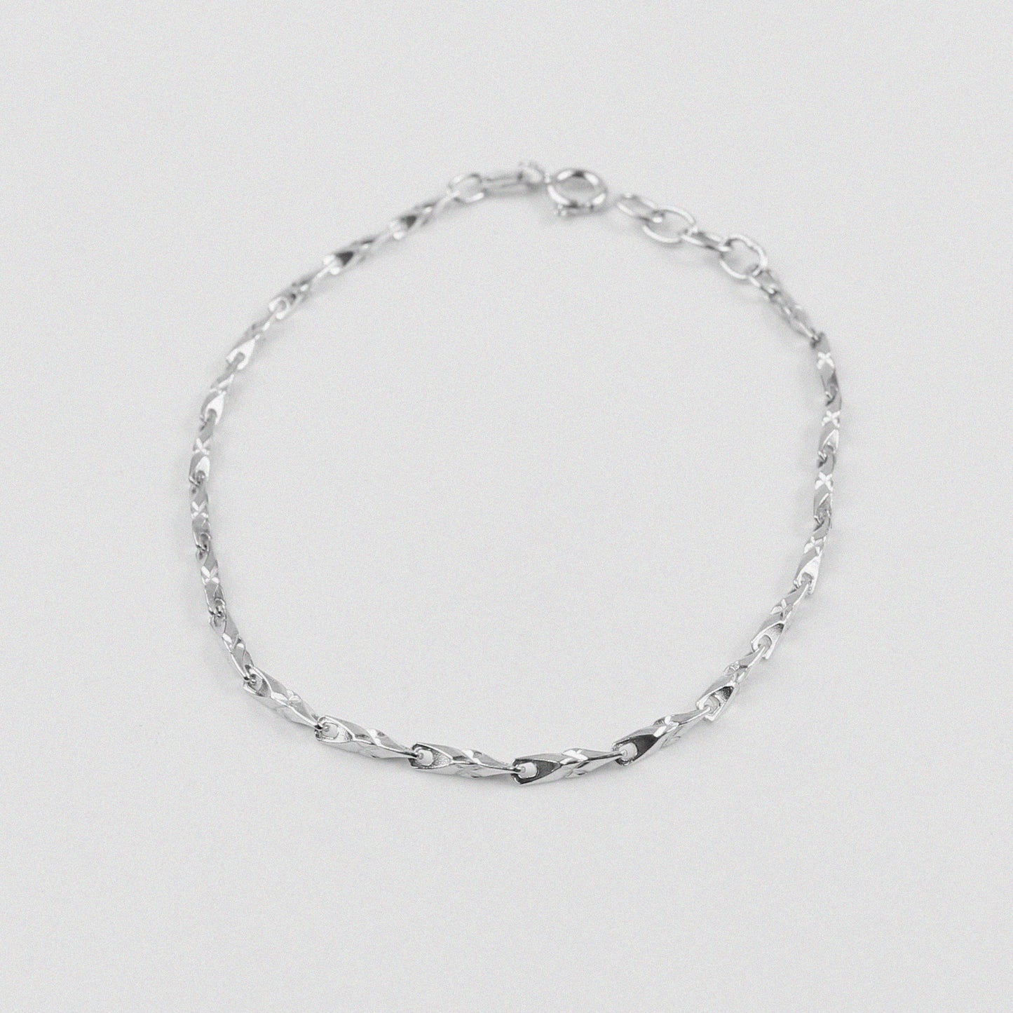 Bold Essence Bracelet - A striking 925 sterling silver bracelet by GetTheJuice, featuring a bold design that embodies both strength and elegance, perfect for making a statement.