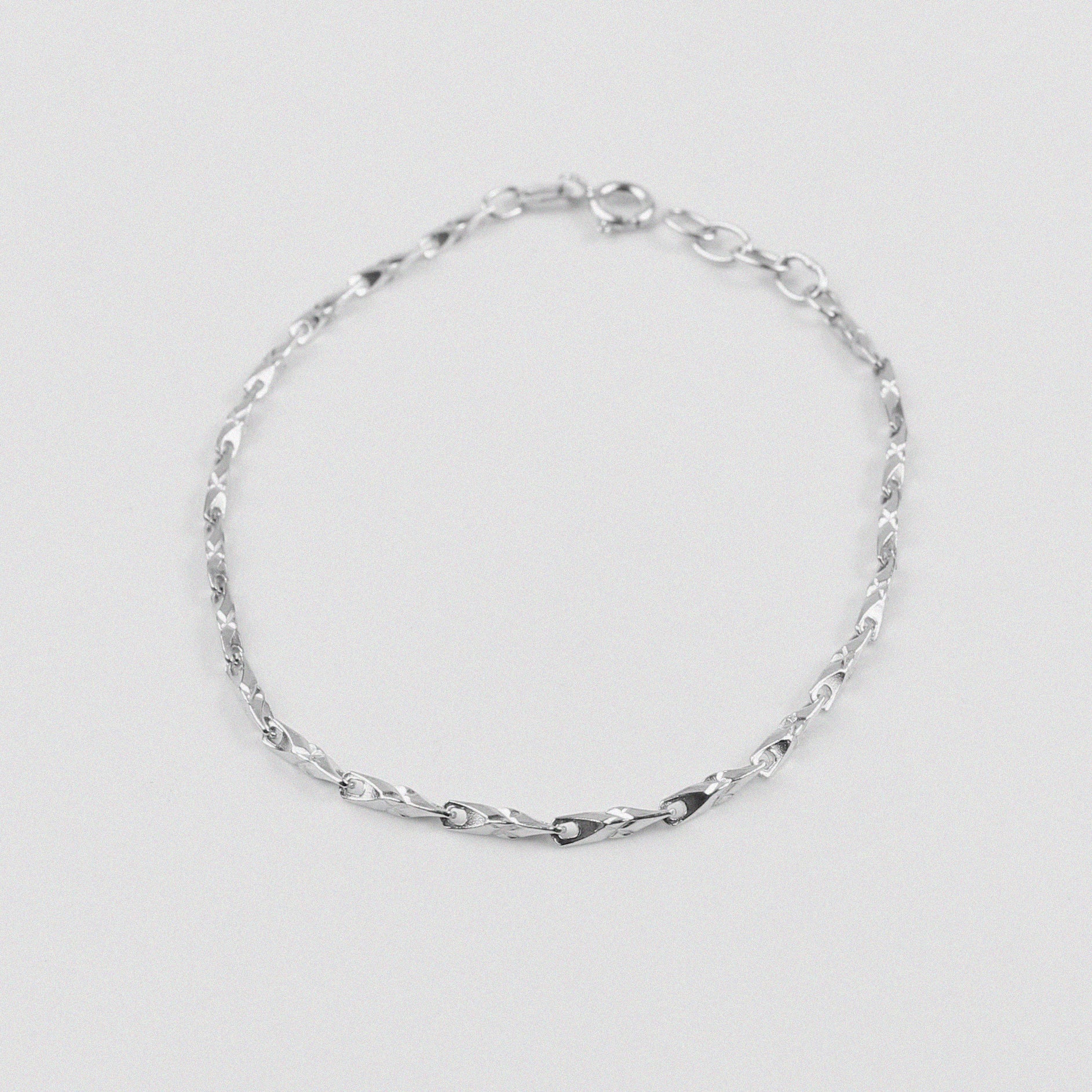 Bold Essence Bracelet - A striking 925 sterling silver bracelet by GetTheJuice, featuring a bold design that embodies both strength and elegance, perfect for making a statement.