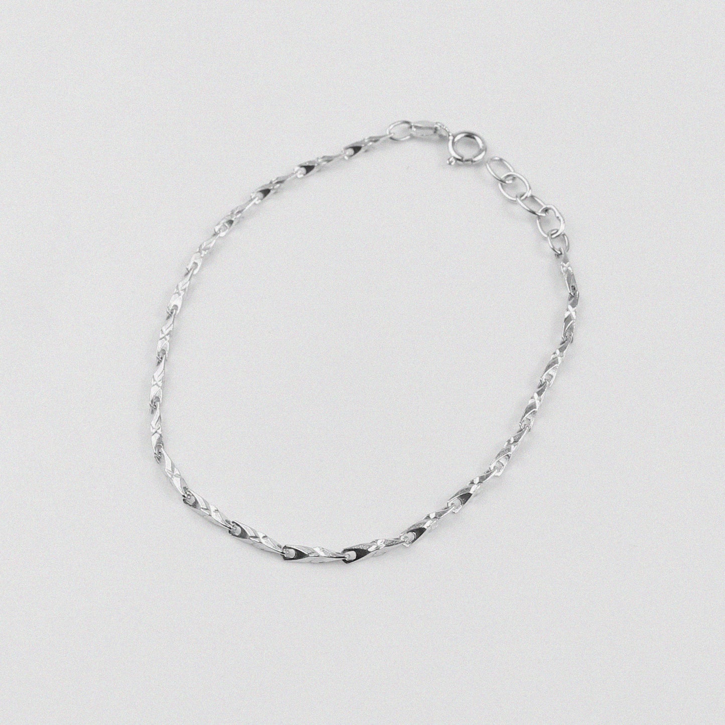 Bold Essence Bracelet - A striking 925 sterling silver bracelet by GetTheJuice, featuring a bold design that embodies both strength and elegance, perfect for making a statement.