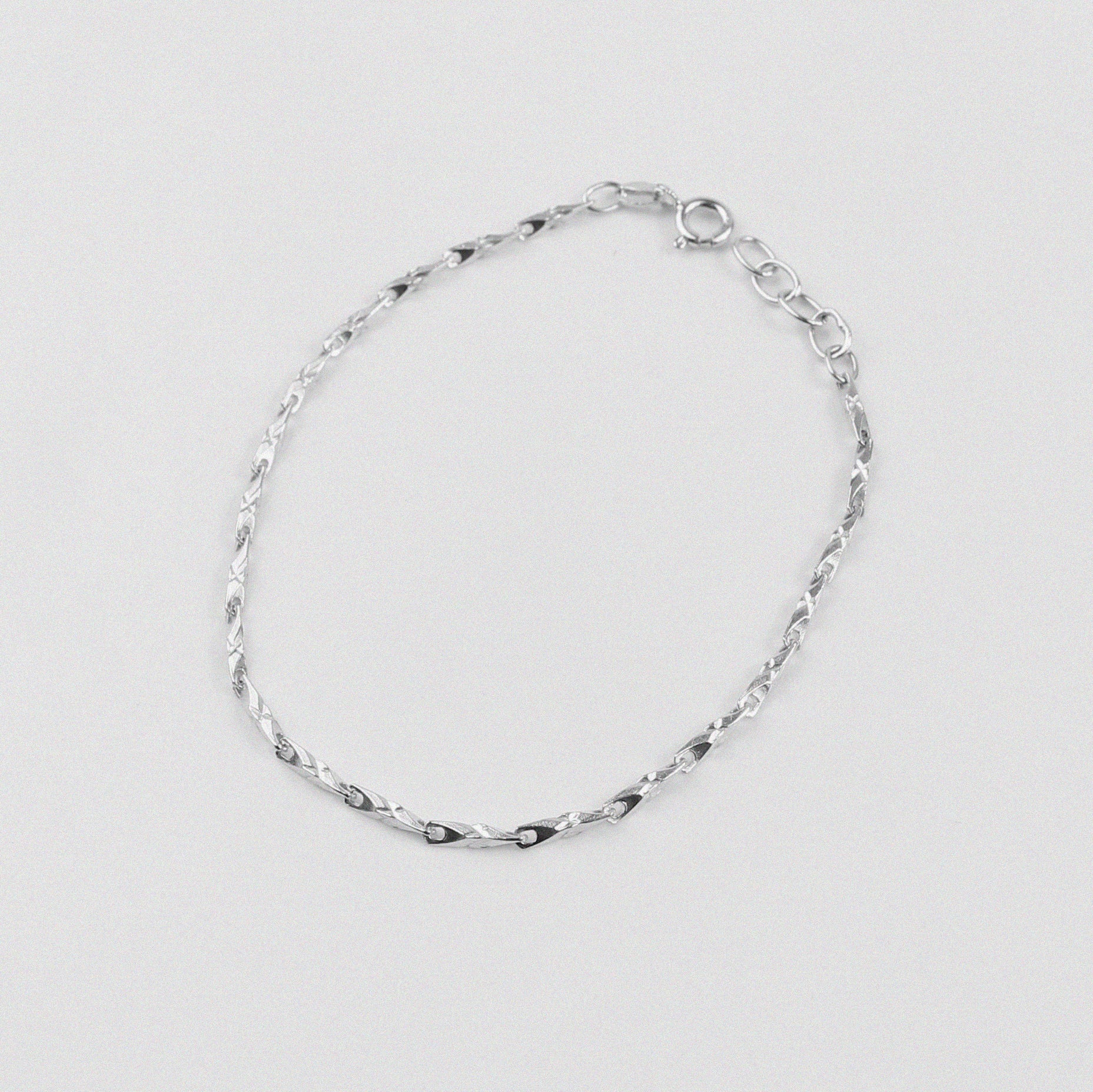 Bold Essence Bracelet - A striking 925 sterling silver bracelet by GetTheJuice, featuring a bold design that embodies both strength and elegance, perfect for making a statement.