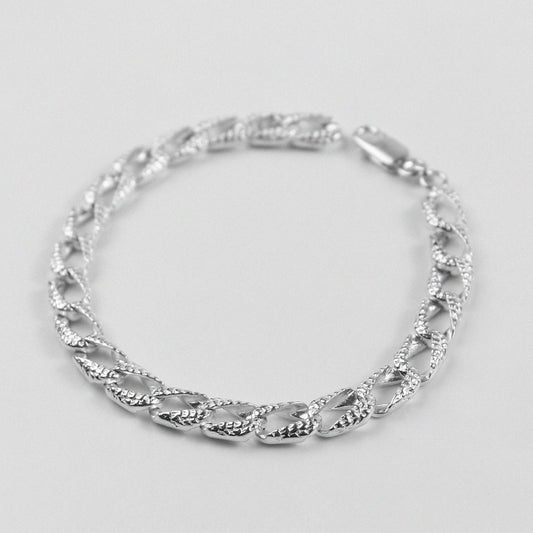 Diff Cuban Link Bracelet - A distinctive 925 sterling silver bracelet by GetTheJuice, featuring a unique twist on the classic Cuban link design, adding a modern edge to any wrist.