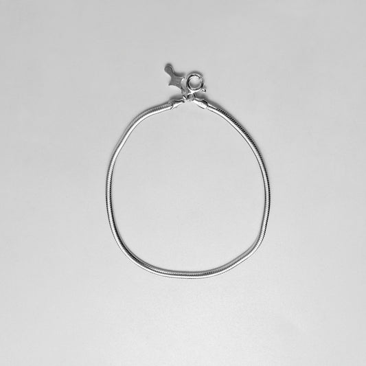 Flat Snake Bracelet - A sleek 925 sterling silver bracelet by GetTheJuice, featuring a smooth and flat snake chain design that exudes modern elegance.