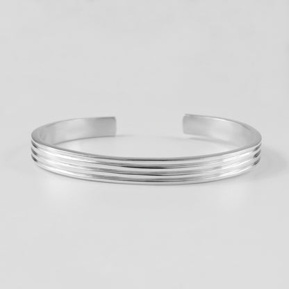 Patterned Pulse Bracelet - An elegant 925 sterling silver bracelet by GetTheJuice, featuring a unique patterned design that adds a rhythmic touch of sophistication and style to any wrist.