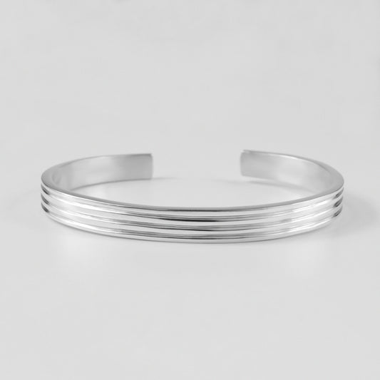 Patterned Pulse Bracelet - An elegant 925 sterling silver bracelet by GetTheJuice, featuring a unique patterned design that adds a rhythmic touch of sophistication and style to any wrist.