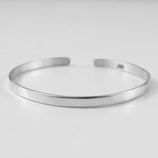 Round Cuff Bracelet - An elegant 925 sterling silver bracelet by GetTheJuice, featuring a beautifully crafted round cuff design that adds a touch of timeless sophistication to any wrist.