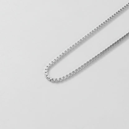 Box Box Necklace" - A stylish and modern 925 sterling silver necklace by GetTheJuice, featuring a distinctive box chain design for a bold and contemporary look. Perfect for everyday wear or special occasions.