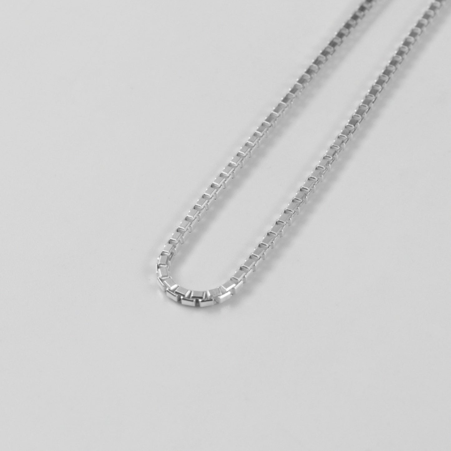 Box Box Necklace" - A stylish and modern 925 sterling silver necklace by GetTheJuice, featuring a distinctive box chain design for a bold and contemporary look. Perfect for everyday wear or special occasions.