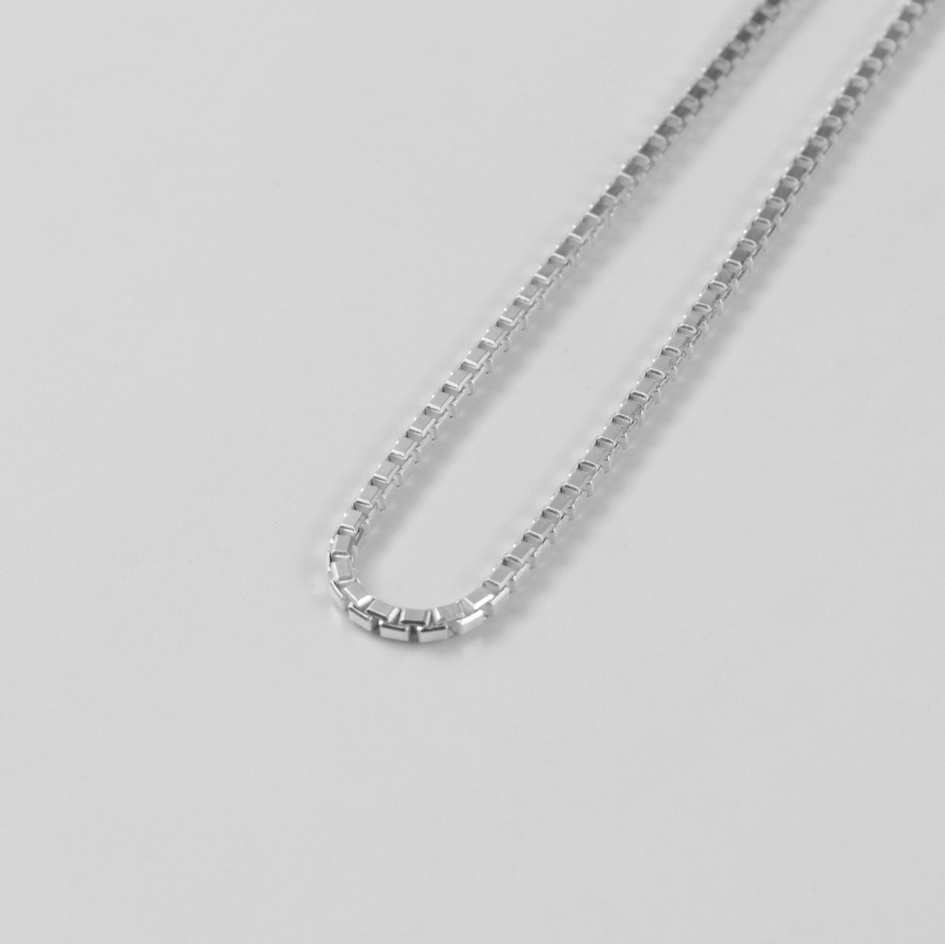 Box Box Necklace" - A stylish and modern 925 sterling silver necklace by GetTheJuice, featuring a distinctive box chain design for a bold and contemporary look. Perfect for everyday wear or special occasions.