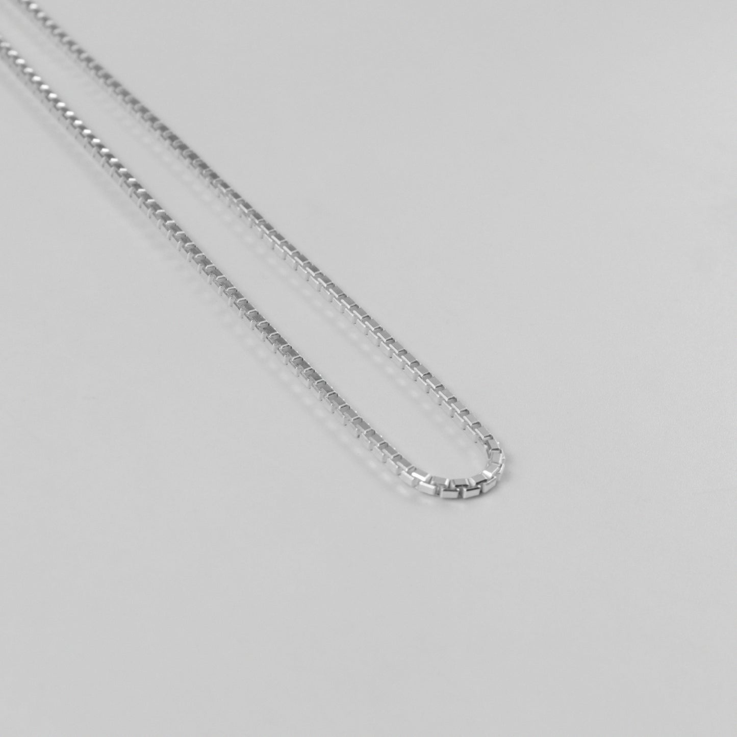 Box Box Necklace" - A stylish and modern 925 sterling silver necklace by GetTheJuice, featuring a distinctive box chain design for a bold and contemporary look. Perfect for everyday wear or special occasions.