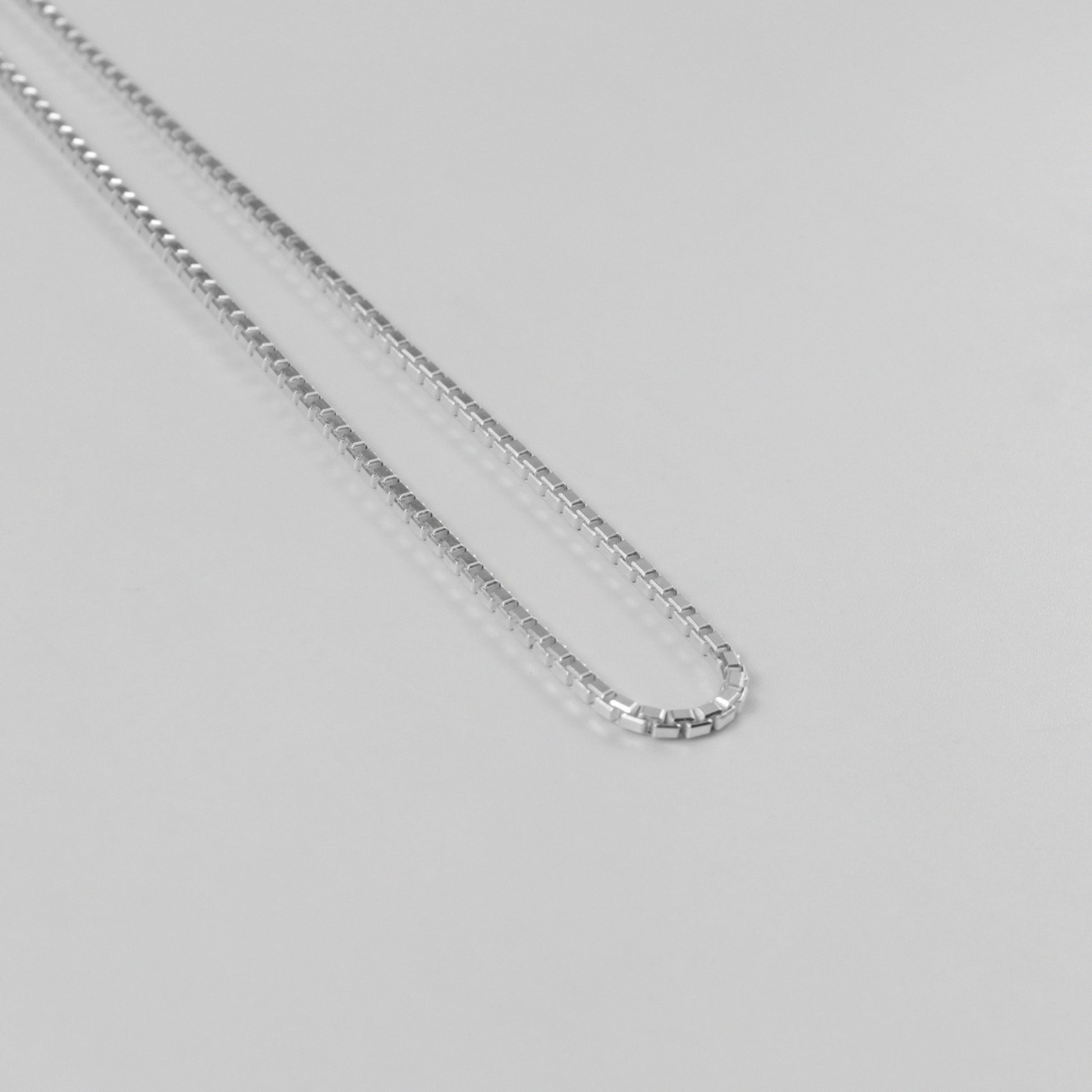 Box Box Necklace" - A stylish and modern 925 sterling silver necklace by GetTheJuice, featuring a distinctive box chain design for a bold and contemporary look. Perfect for everyday wear or special occasions.