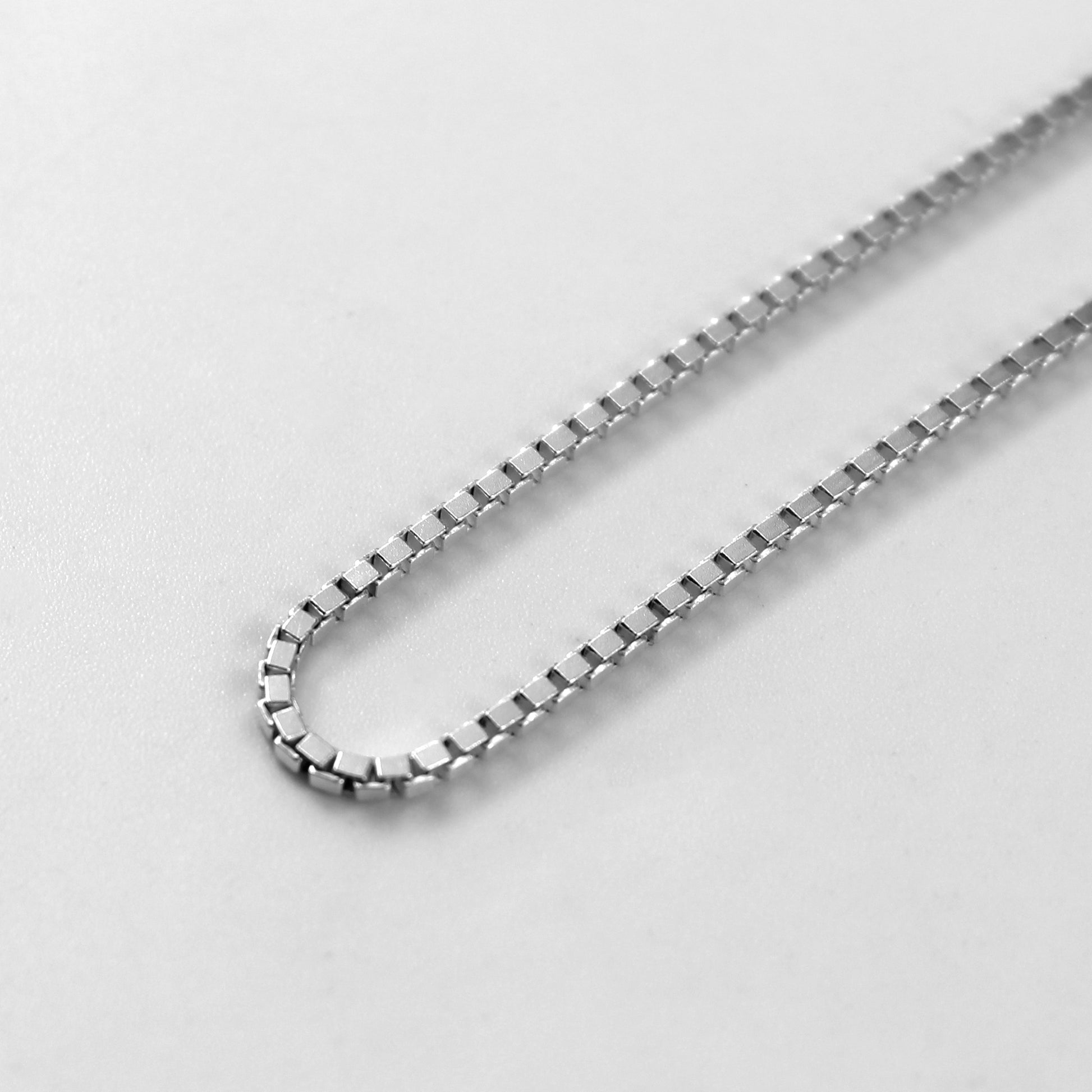 Box Box Necklace" - A stylish and modern 925 sterling silver necklace by GetTheJuice, featuring a distinctive box chain design for a bold and contemporary look. Perfect for everyday wear or special occasions.