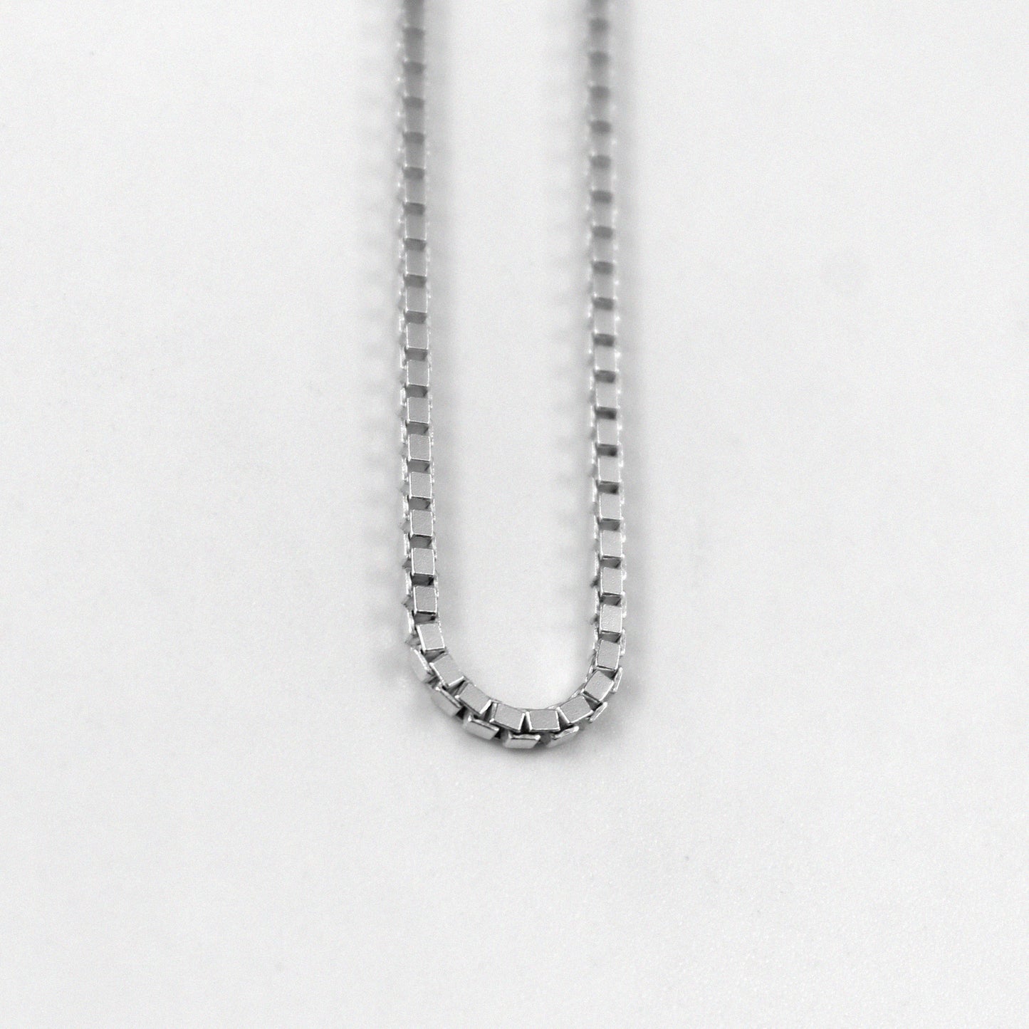 Box Box Necklace" - A stylish and modern 925 sterling silver necklace by GetTheJuice, featuring a distinctive box chain design for a bold and contemporary look. Perfect for everyday wear or special occasions.