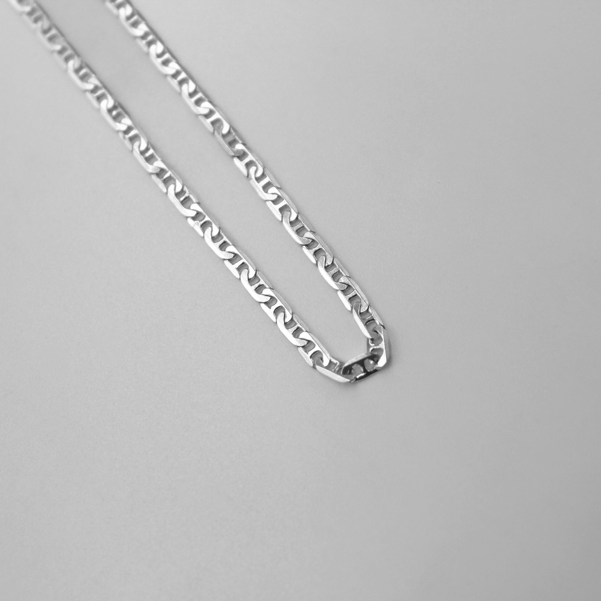 Flat Mariner Necklace - A premium 925 sterling silver necklace by GetTheJuice, featuring a sleek flat mariner link design that combines elegance and durability for a timeless look.