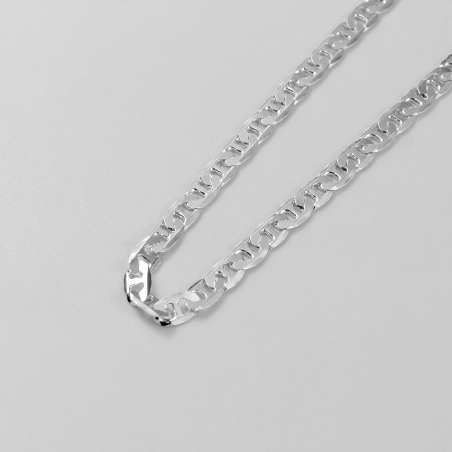 Flat Mariner Necklace - A premium 925 sterling silver necklace by GetTheJuice, featuring a sleek flat mariner link design that combines elegance and durability for a timeless look.