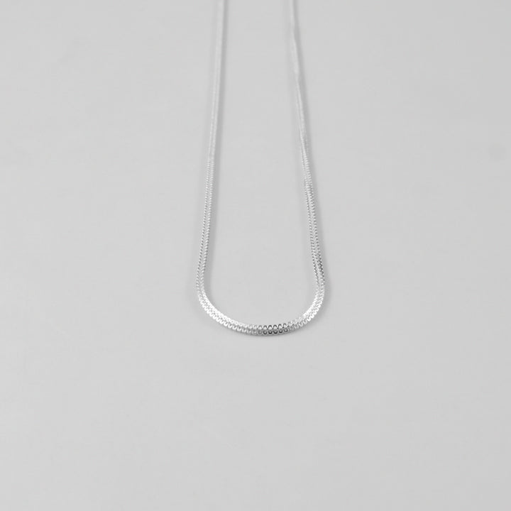 Gleaming Link Necklace - A dazzling 925 sterling silver necklace by GetTheJuice, featuring polished links that catch the light beautifully, adding a touch of brilliance to any outfit.