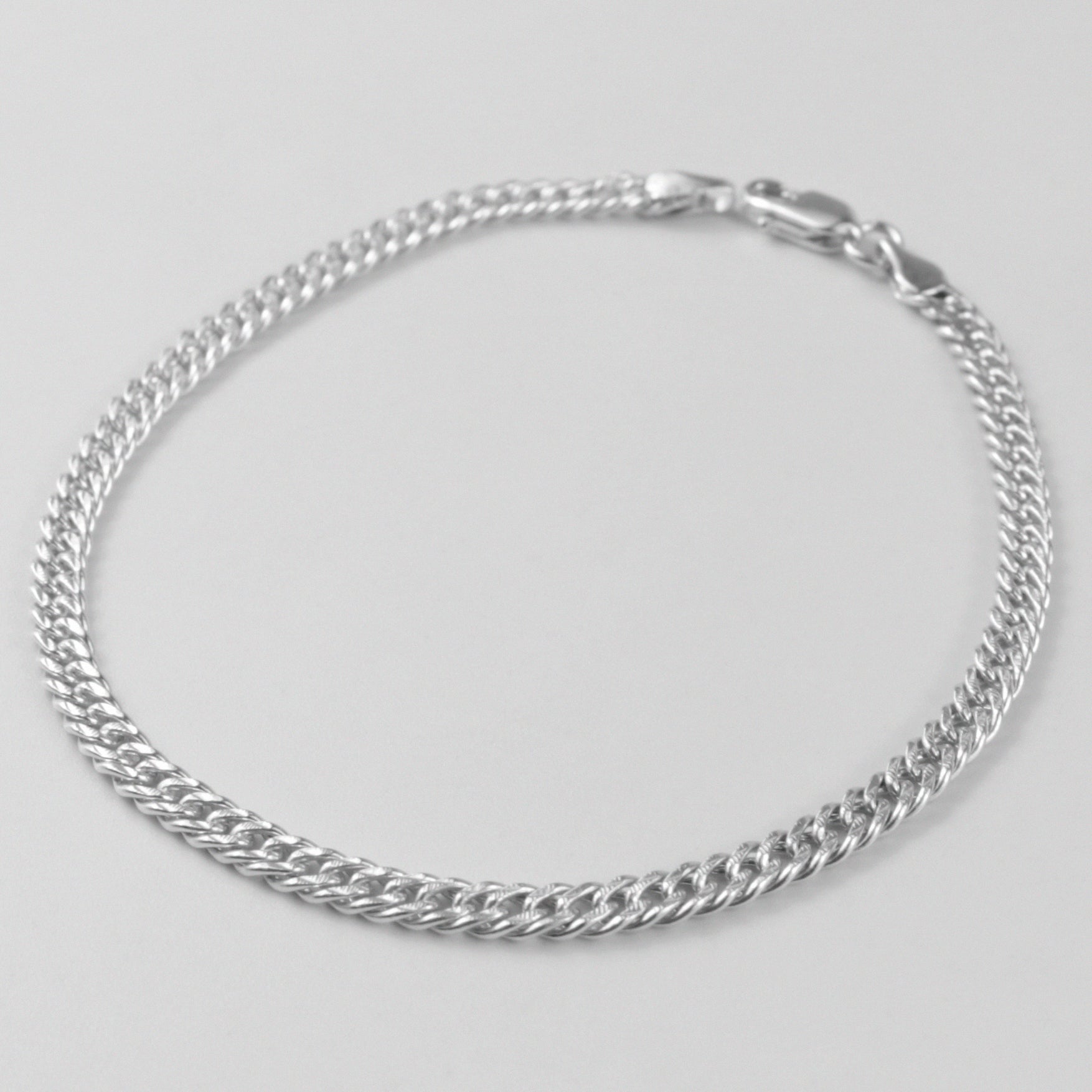 Luxe Cuban Necklace - A luxurious 925 sterling silver necklace by GetTheJuice, featuring an exquisite Cuban link design that offers a refined and elegant touch to any ensemble.