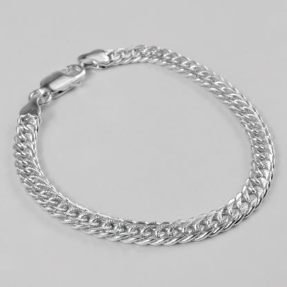 Luxe Cuban Necklace - A luxurious 925 sterling silver necklace by GetTheJuice, featuring an exquisite Cuban link design that offers a refined and elegant touch to any ensemble.