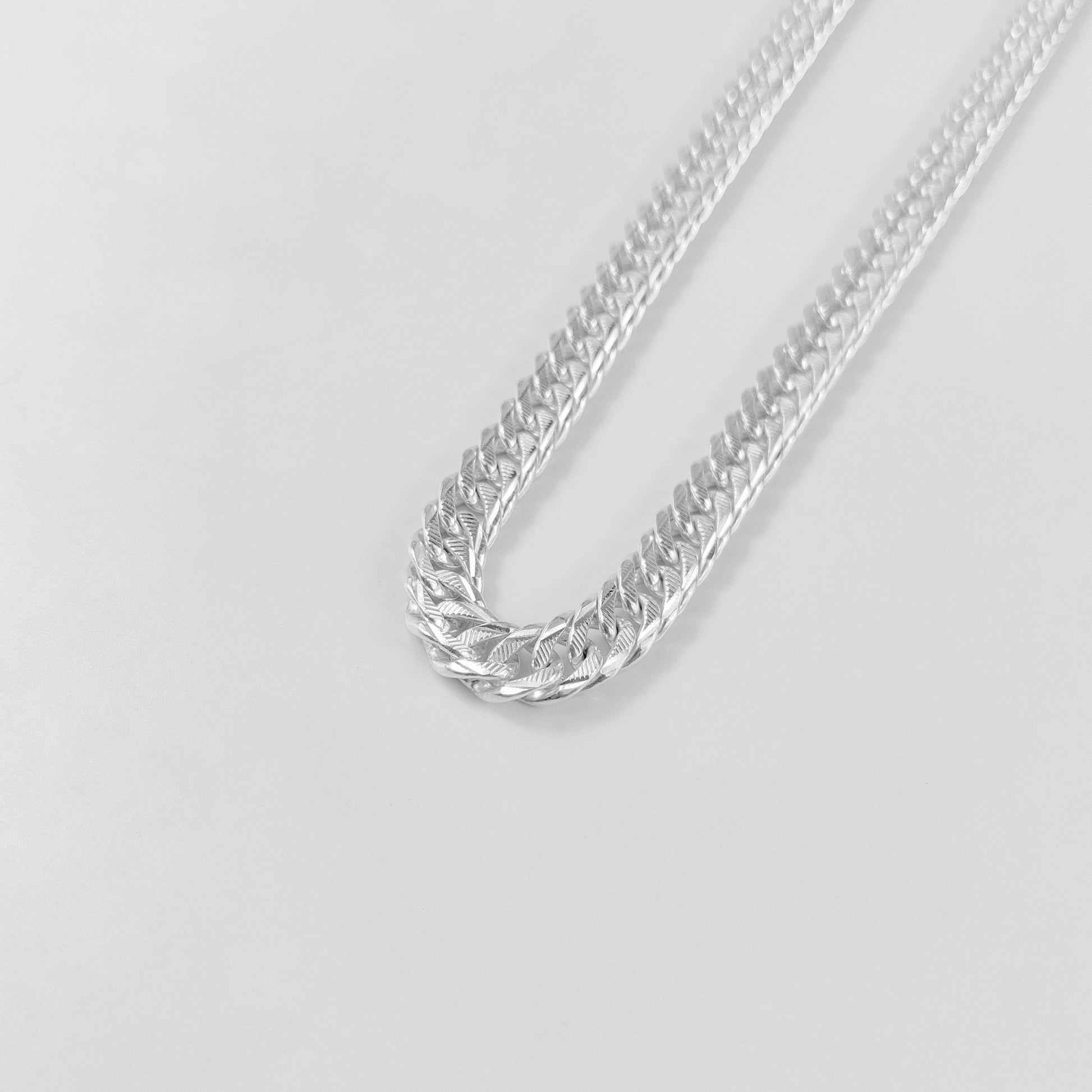 Luxe Cuban Necklace - A luxurious 925 sterling silver necklace by GetTheJuice, featuring an exquisite Cuban link design that offers a refined and elegant touch to any ensemble.