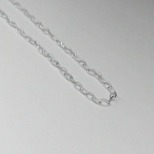 Oval Link Necklace - A stylish 925 sterling silver necklace by GetTheJuice, showcasing an elegant series of interconnected oval links that enhance any ensemble with sophistication.