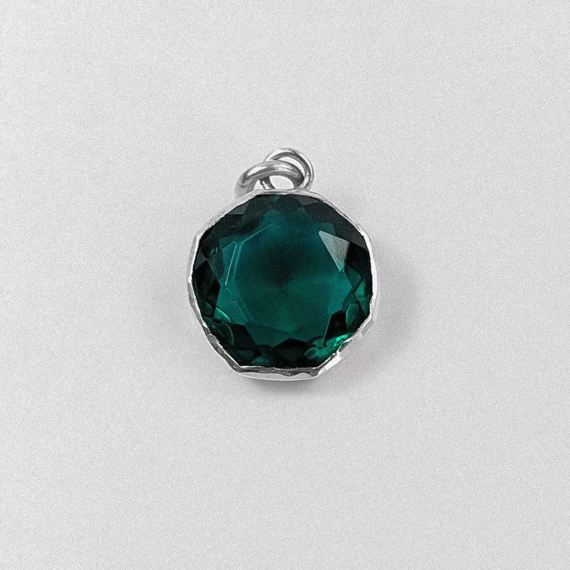 Round Green Pendant - An exquisite 925 sterling silver pendant by GetTheJuice, with a beautiful green gem that captures the essence of nature’s beauty, set in a timeless round design for a sophisticated statement.