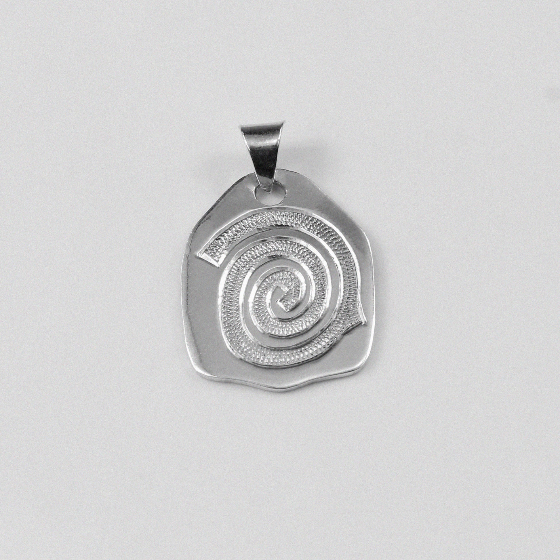 Vintage Spiral Pendant - A stunning 925 sterling silver pendant by GetTheJuice, showcasing an intricate spiral motif that blends vintage elegance with contemporary style.