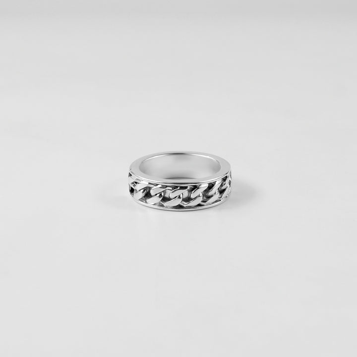 A stunning Chain of Elegance Ring made from 925 sterling silver, perfect for adding a touch of contemporary charm to any ensemble.