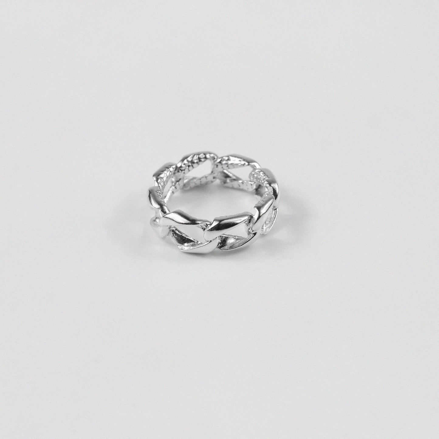 925 sterling silver ring featuring a sophisticated design inspired by the Havana skyline, named 'Havana Horizon Ring