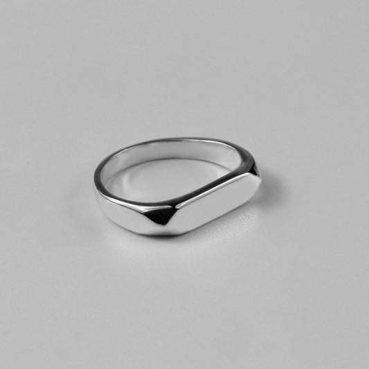 925 sterling silver ring featuring a smooth, lustrous design inspired by the horizon, named 'Lustrous Horizon Ring.