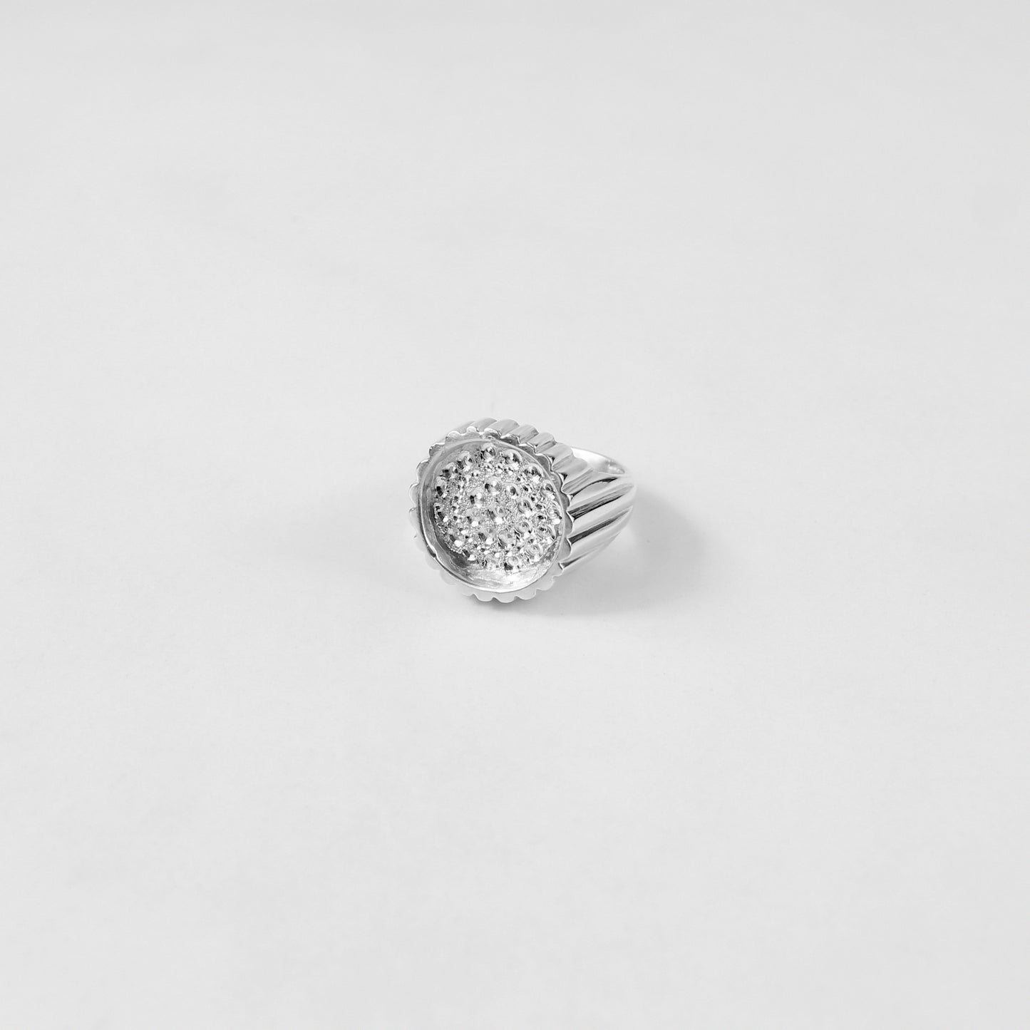 Ribbed Radiance Ring