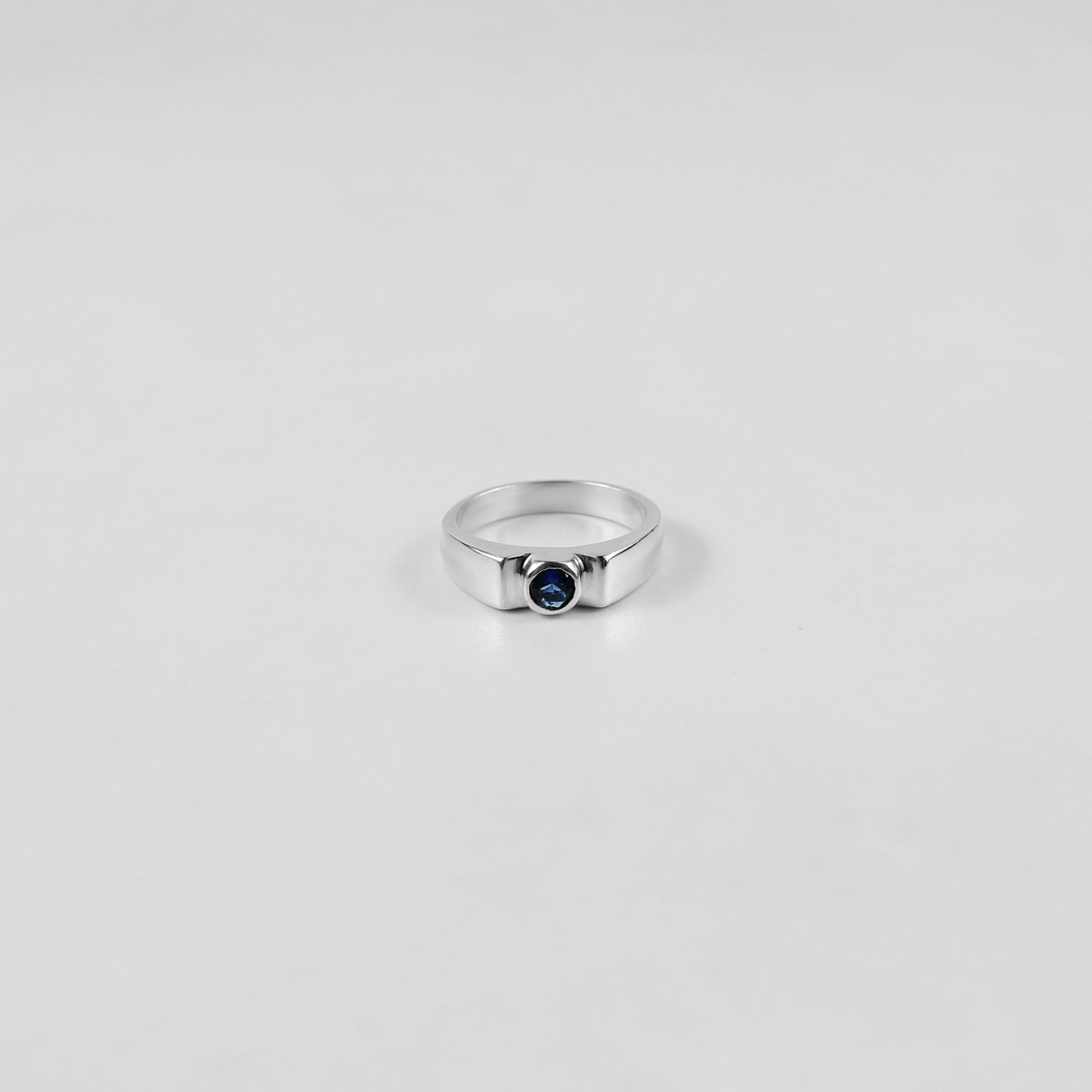 925 sterling silver ring featuring a classic design with a round white stone at its center, named 'White Round Stone Ring.