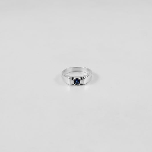 925 sterling silver ring featuring a classic design with a round white stone at its center, named 'White Round Stone Ring.