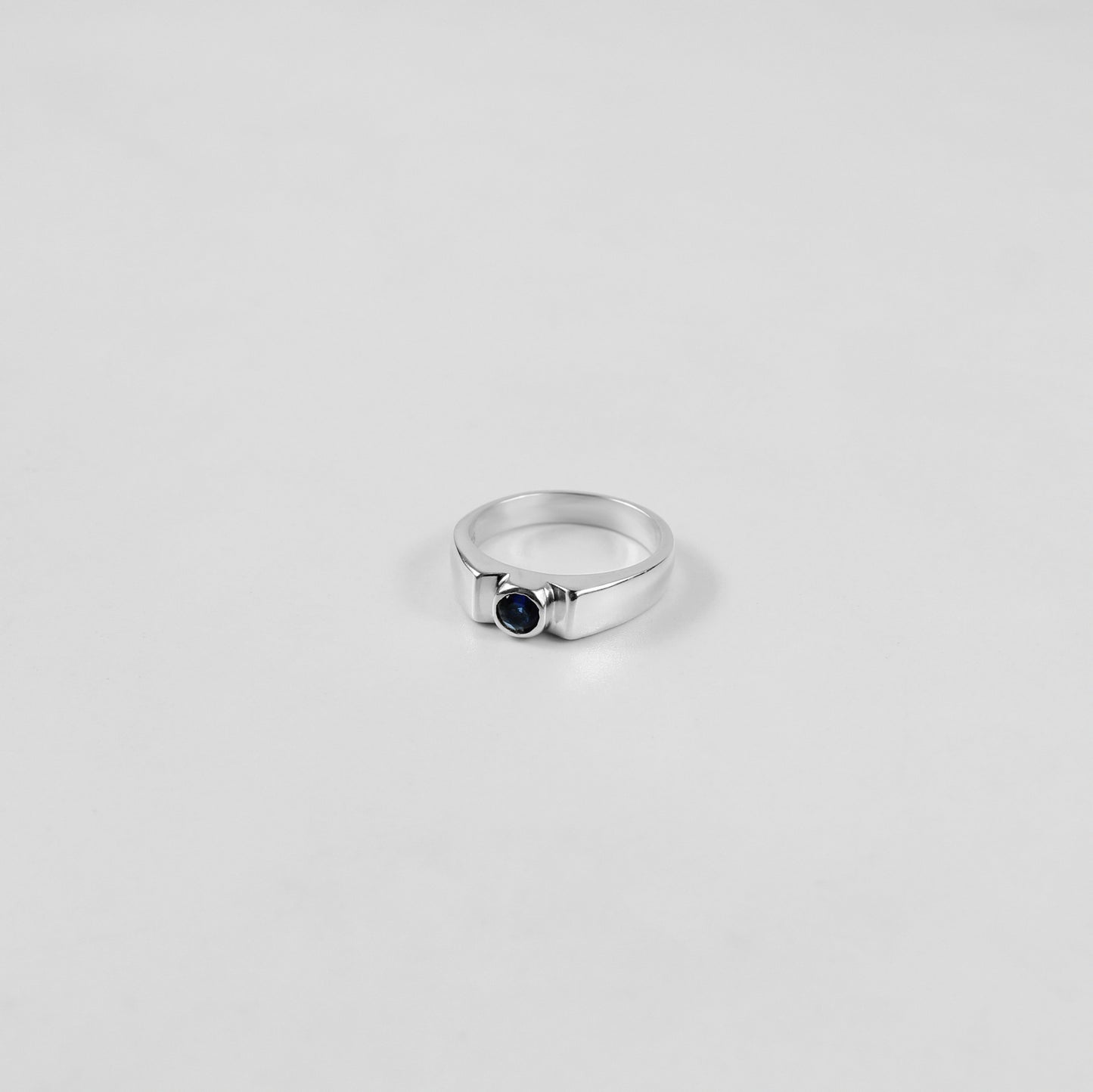 925 sterling silver ring featuring a classic design with a round white stone at its center, named 'White Round Stone Ring.