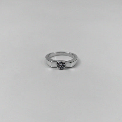 925 sterling silver ring featuring a classic design with a round white stone at its center, named 'White Round Stone Ring.