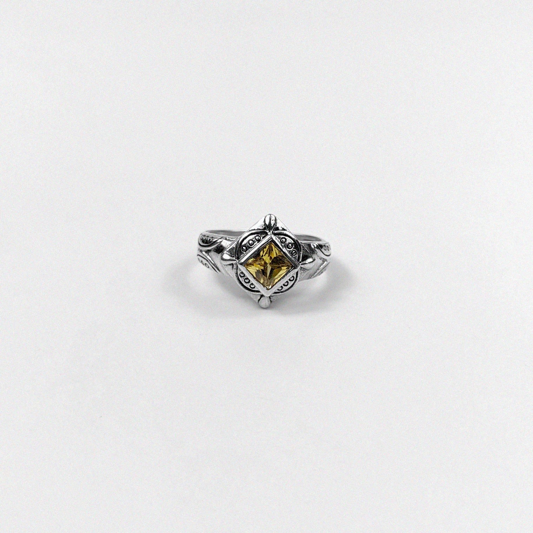 925 sterling silver vintage-inspired ring featuring a radiant design with a glowing gemstone, named 'Sunshine Glow Vintage Ring.